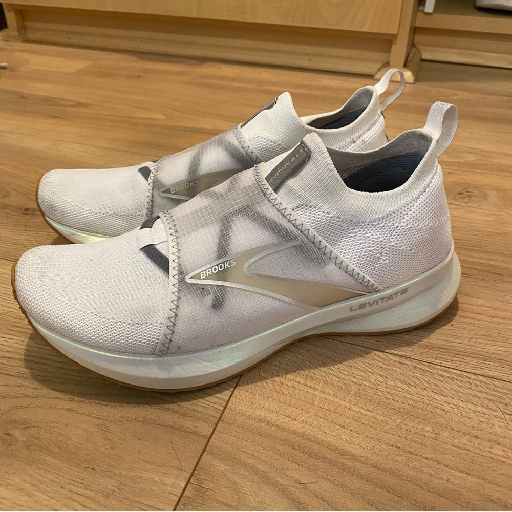 Brooks Levitate slip on